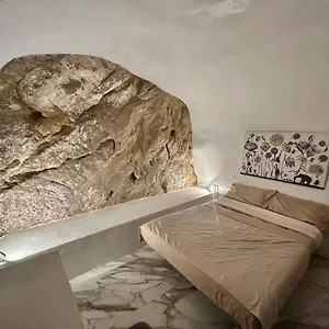 Cave House , Mentone Francia